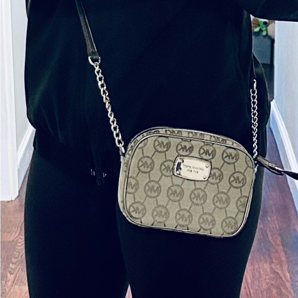 Like new Michael KORS dark/light gray crossbody bag with silver accents.